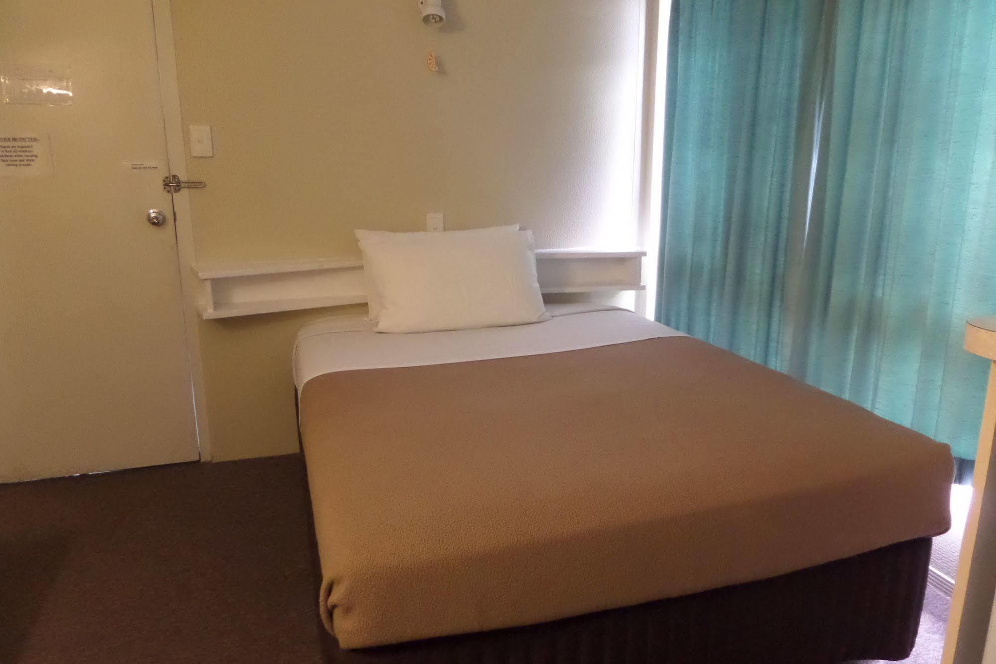 إينيسفيل Moondarra Motel المظهر الخارجي الصورة